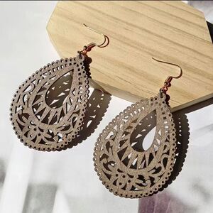 NEW … BOHEMIAN STYLE WOODEN HOLLOW PATTERN DROP EARRINGS